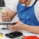 Гарантии и качество: что важно знать о сервисных центрах по ремонту техники