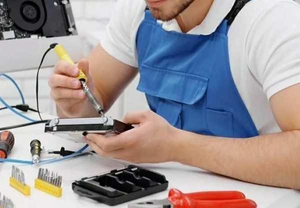 Гарантии и качество: что важно знать о сервисных центрах по ремонту техники