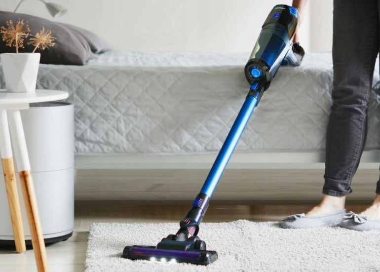 ТОП-10 дополнительных функций современных вертикальных пылесосов