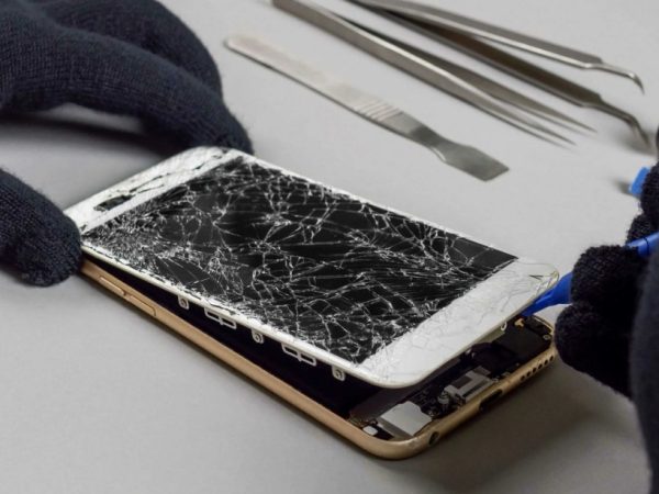 Экспертиза запчастей: как выбрать лучший дисплей для замены экрана iPhone